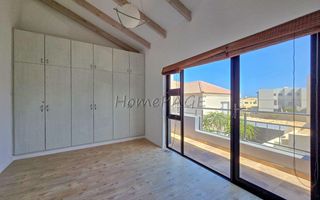 4 Bedroom House For Sale in Long Beach