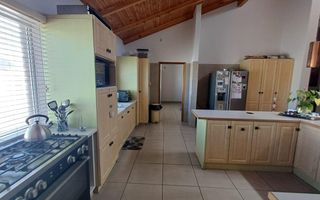 5 Bedroom House For Sale in Meersig