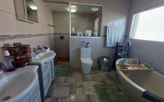5 Bedroom House For Sale in Meersig