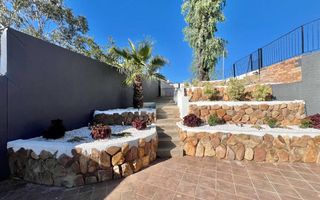 6 Bedroom House To Rent in Eros, Windhoek