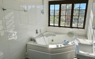 6 Bedroom House To Rent in Eros, Windhoek