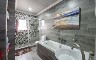 3 Bedroom House For Sale in Sunbay, Henties Bay