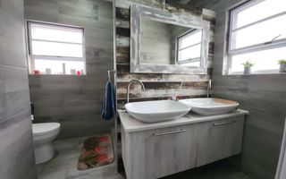 3 Bedroom House For Sale in Sunbay, Henties Bay