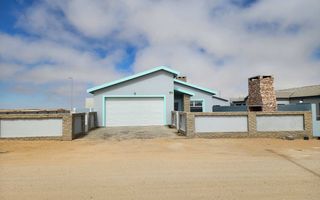 3 Bedroom House For Sale in Sunbay, Henties Bay