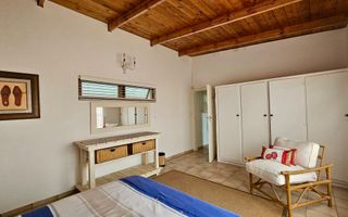7 Bedroom House For Sale in Henties Bay Central, Henties Bay