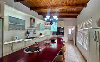 7 Bedroom House For Sale in Henties Bay Central, Henties Bay