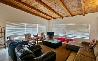 7 Bedroom House For Sale in Henties Bay Central, Henties Bay