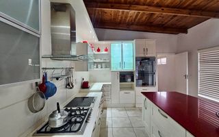 7 Bedroom House For Sale in Henties Bay Central, Henties Bay