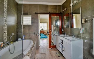 3 Bedroom House For Sale in Lagoon