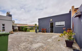 3 Bedroom House For Sale in Lagoon