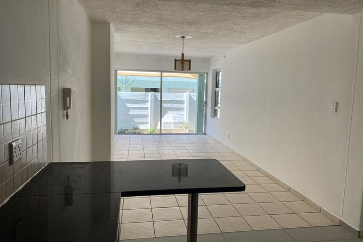 3 Bedroom Apartment For Sale in Pioneerspark, Windhoek