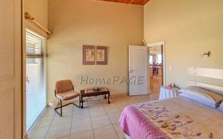 3 Bedroom House For Sale in Henties Bay Central, Henties Bay