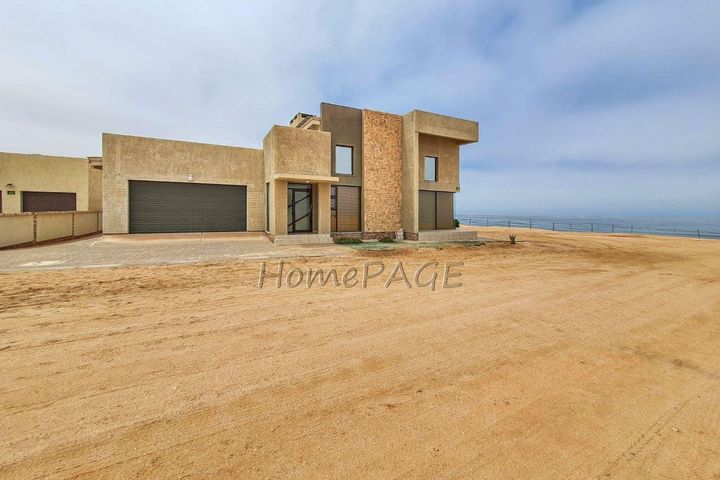 3 Bedroom House For Sale in Henties Bay Central, Henties Bay