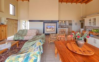 3 Bedroom House For Sale in Henties Bay Central, Henties Bay