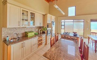 3 Bedroom House For Sale in Henties Bay Central, Henties Bay