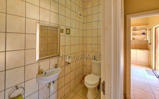 3 Bedroom House For Sale in Henties Bay Central, Henties Bay