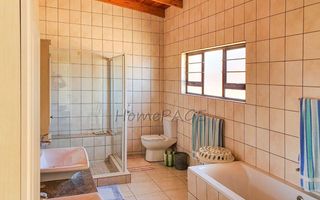 3 Bedroom House For Sale in Henties Bay Central, Henties Bay