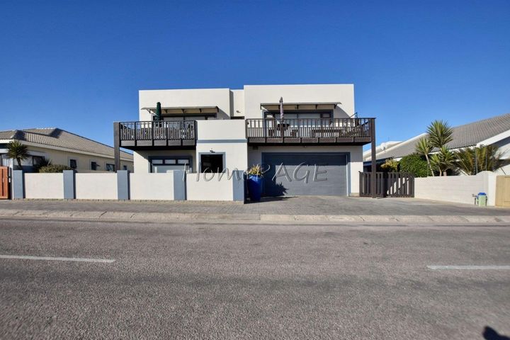4 Bedroom House For Sale in Swakopmund Ext 19, Swakopmund