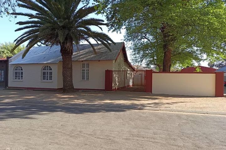 3 Bedroom Apartment For Sale in Tsumeb