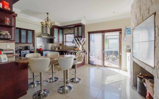 3 Bedroom House For Sale in Long Beach