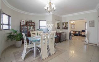 3 Bedroom House For Sale in Long Beach