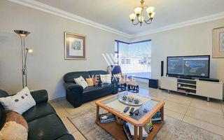 3 Bedroom House For Sale in Long Beach
