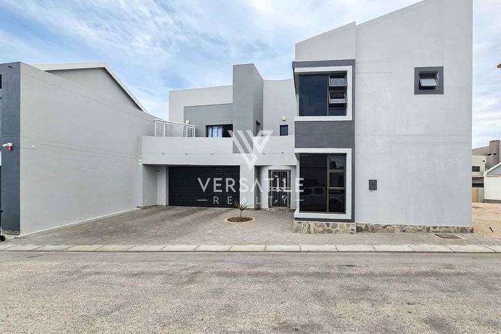 3 Bedroom House For Sale in Long Beach