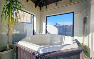3 Bedroom House For Sale in Long Beach