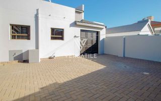 3 Bedroom House For Sale in Long Beach