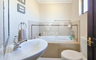 3 Bedroom House For Sale in Long Beach