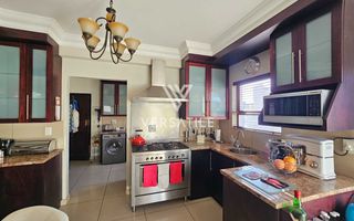 3 Bedroom House For Sale in Long Beach