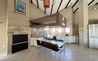 4 Bedroom House For Sale in Long Beach