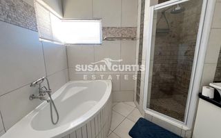 4 Bedroom House For Sale in Long Beach