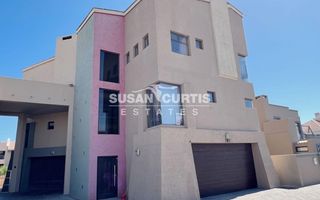4 Bedroom House For Sale in Long Beach