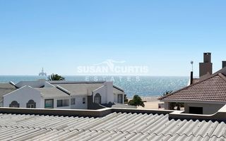 4 Bedroom House For Sale in Long Beach