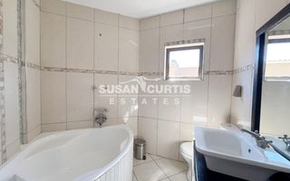 4 Bedroom House For Sale in Long Beach