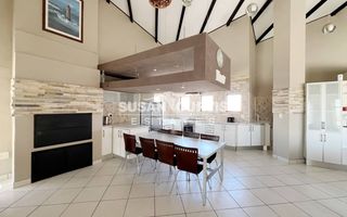 4 Bedroom House For Sale in Long Beach