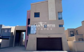 4 Bedroom House For Sale in Long Beach