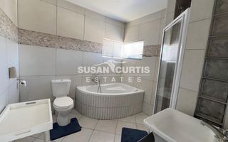 4 Bedroom House For Sale in Long Beach