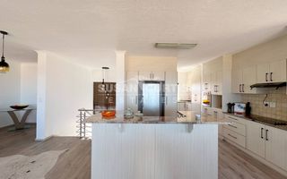 3 Bedroom House For Sale in Long Beach