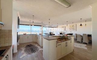 3 Bedroom House For Sale in Long Beach