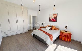 3 Bedroom House For Sale in Long Beach