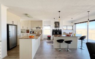 3 Bedroom House For Sale in Long Beach