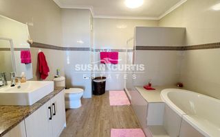 3 Bedroom House For Sale in Long Beach