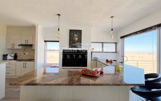 3 Bedroom House For Sale in Long Beach