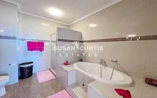 3 Bedroom House For Sale in Long Beach