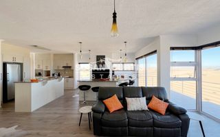 3 Bedroom House For Sale in Long Beach