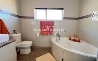 3 Bedroom House For Sale in Long Beach
