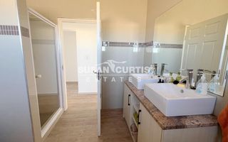 3 Bedroom House For Sale in Long Beach