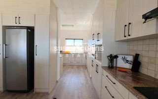 3 Bedroom House For Sale in Long Beach